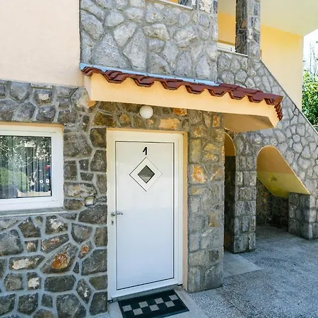 Posavec Apartment *