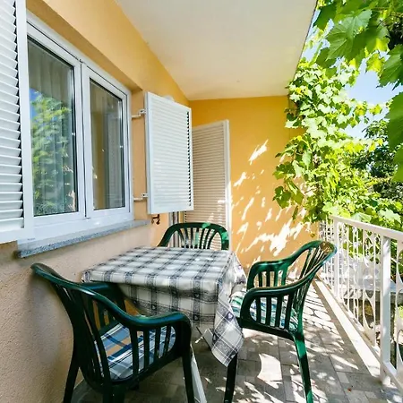 Posavec Apartment *
