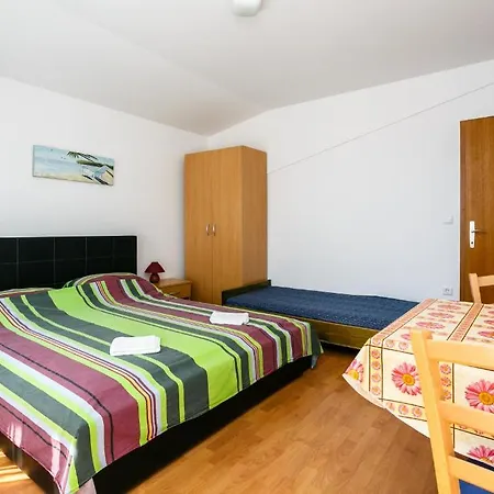 Posavec Apartment *
